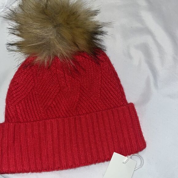 Red Cashmere Knit Faux Fur Pom Pom Beanie Hat By Nordstrom NWT - Picture 7 of 8
